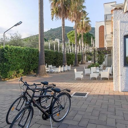Liguria Apartments Pietra Ligure Bagian luar foto