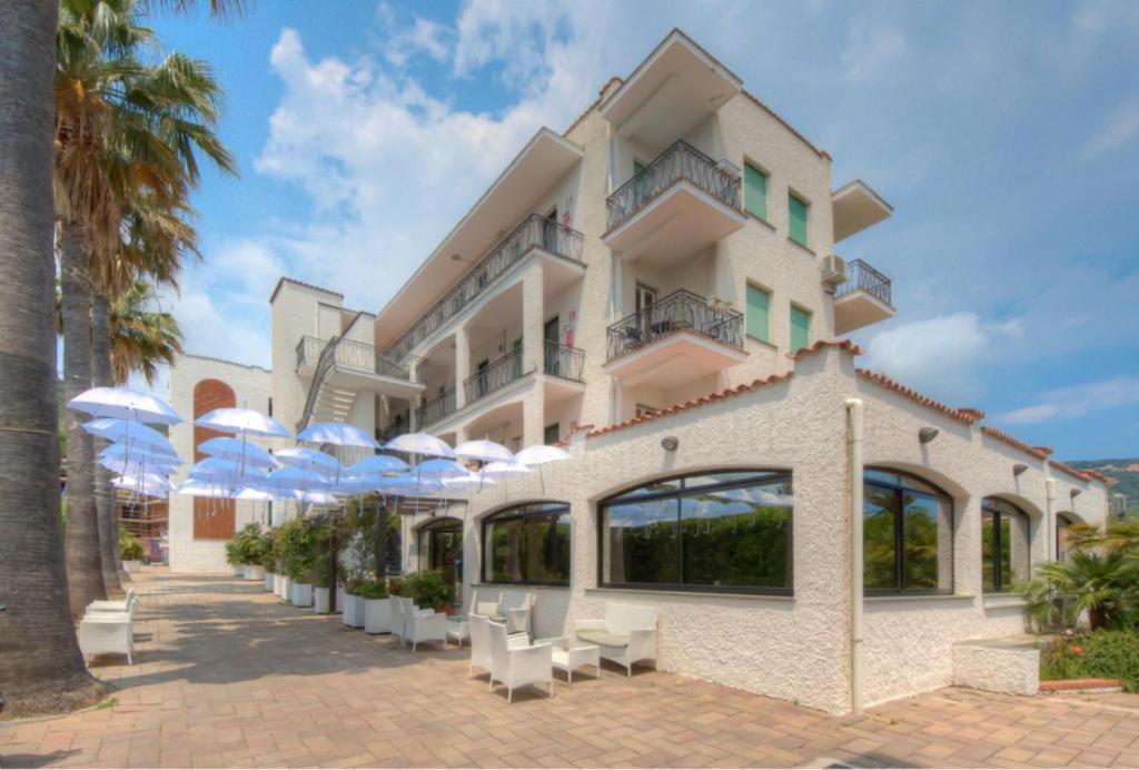 Liguria Apartments Pietra Ligure Bagian luar foto