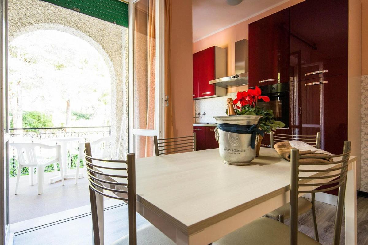 Liguria Apartments Pietra Ligure Bagian luar foto